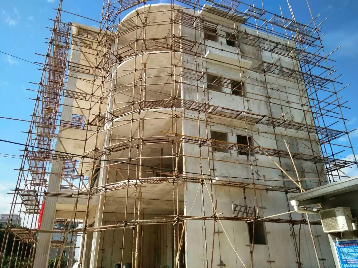 唐河星河绿色环保装配式建材在福建修建的五层别墅建筑